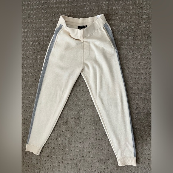 Theory men’s wool and cashmere joggers and hoodie set - Picture 4 of 9